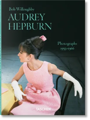 Зображення Bob Willoughby: Audrey Hepburn. Photographs 1953–1966
